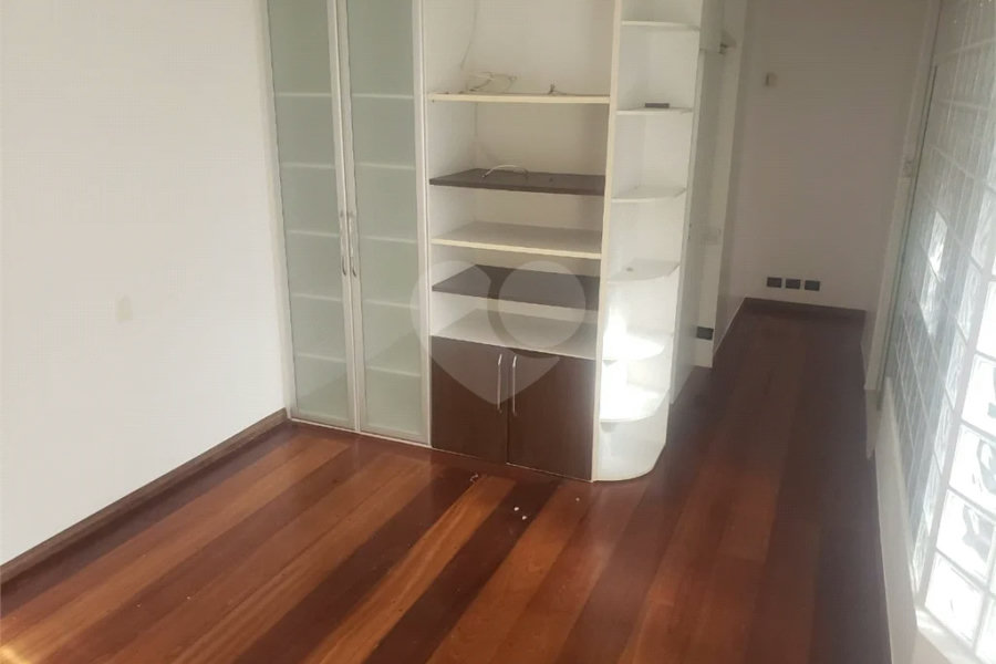 Sobrado à venda com 4 quartos, sendo 2 suítes,  em Tremembé, São Paulo, SP