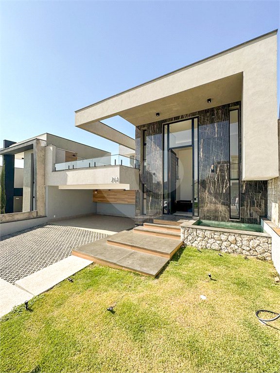 Casa à venda com 3 quartos, sendo 1 suíte, no condomínio Residencial Mont'alcino, Valinhos - SP