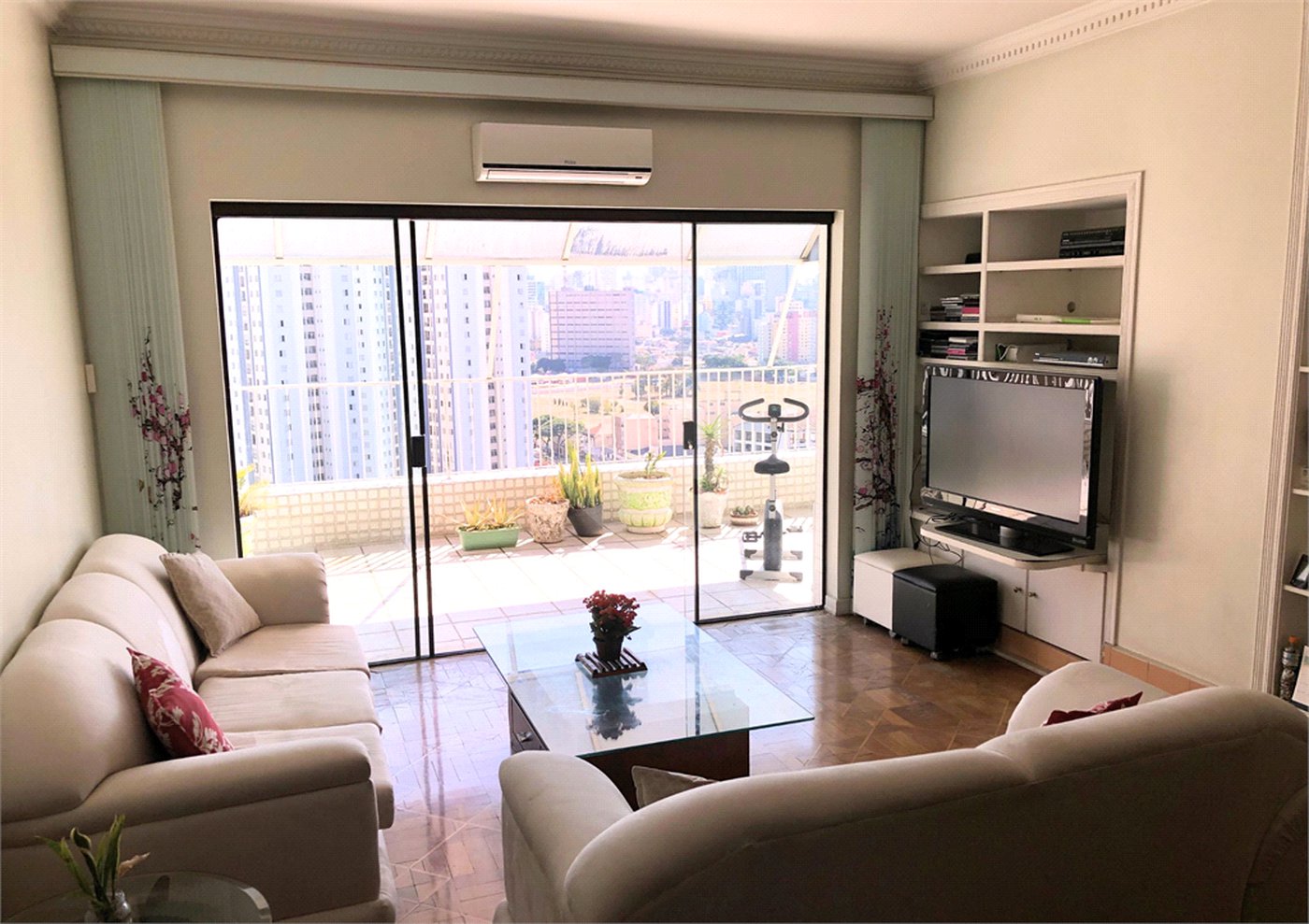 Apartamento à venda com 3 quartos, sendo 2 suítes, em Cambuci, São Paulo, SP