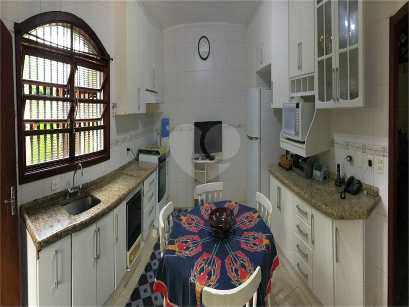 Casa à venda com 5 quartos, sendo 3 suítes, no condomínio Recanto das Flores, Indaiatuba - SP