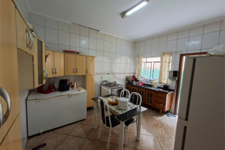 Casa à venda com 4 quartos, sendo 1 suíte,  em Vila Santa Maria, Guarulhos, SP