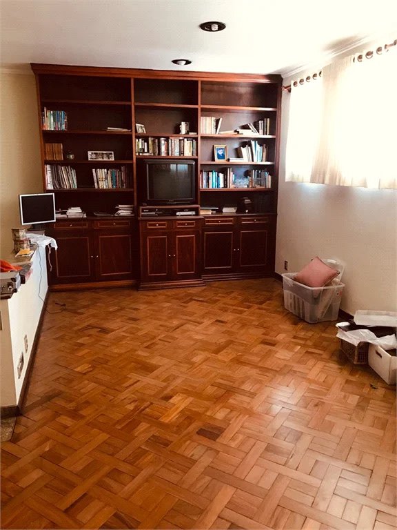 Casa à venda com 4 quartos, sendo 2 suítes, em Jardim das Vertentes, São Paulo, SP