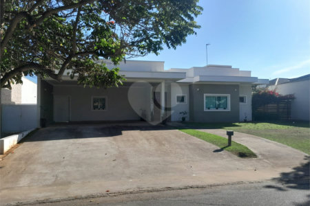 Casa à venda com 3 suítes no condomínio Village Ipanema 1, Araçoiaba da Serra - SP