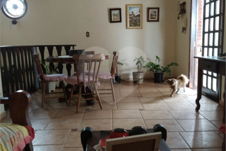 Casa Térrea à venda com 3 quartos, sendo 1 suíte,  no Centro, Salesópolis, SP