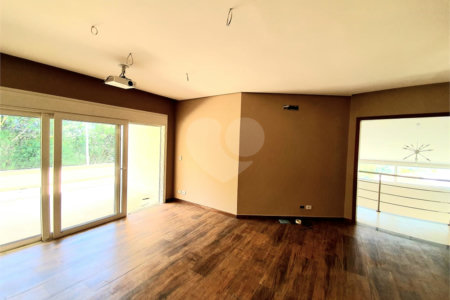 Casa à venda com 5 quartos, sendo 3 suítes, no condomínio Serra da Estrela, Atibaia - SP