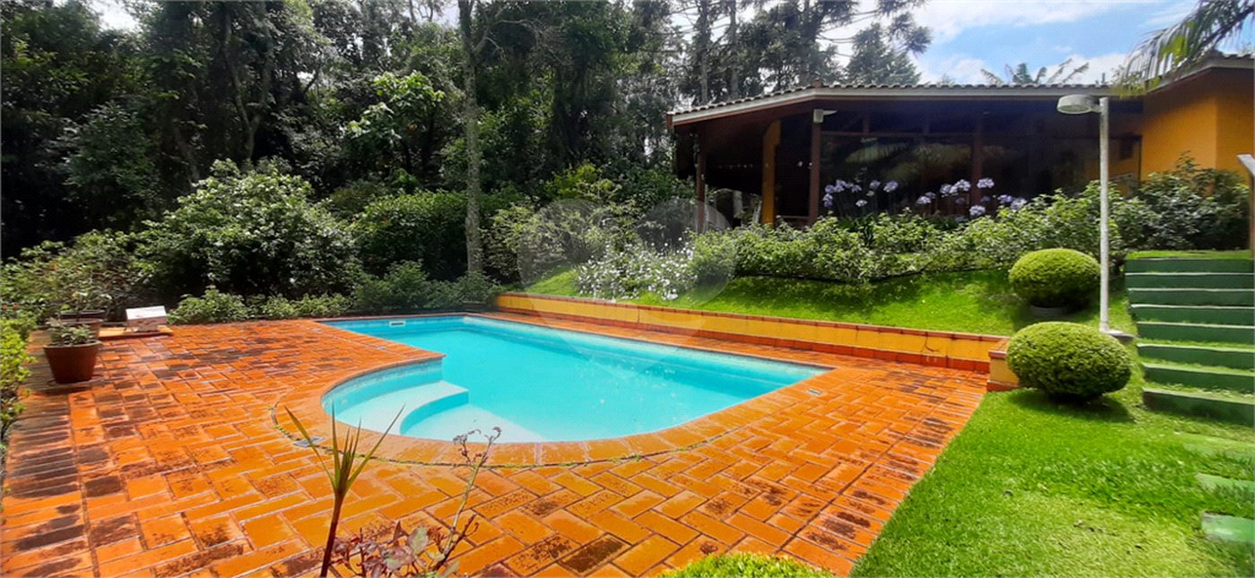 Casa à venda com 5 quartos, sendo 4 suítes, no condomínio Alpes da Cantareira, Mairiporã - SP