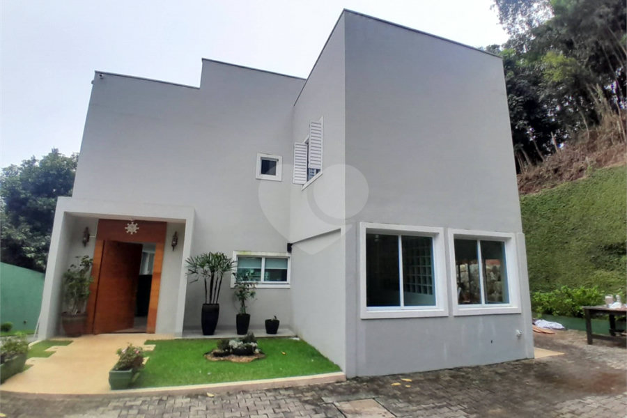 Casa à venda com 3 quartos, sendo 1 suíte,  no condomínio Alpes da Cantareira, Mairiporã - SP