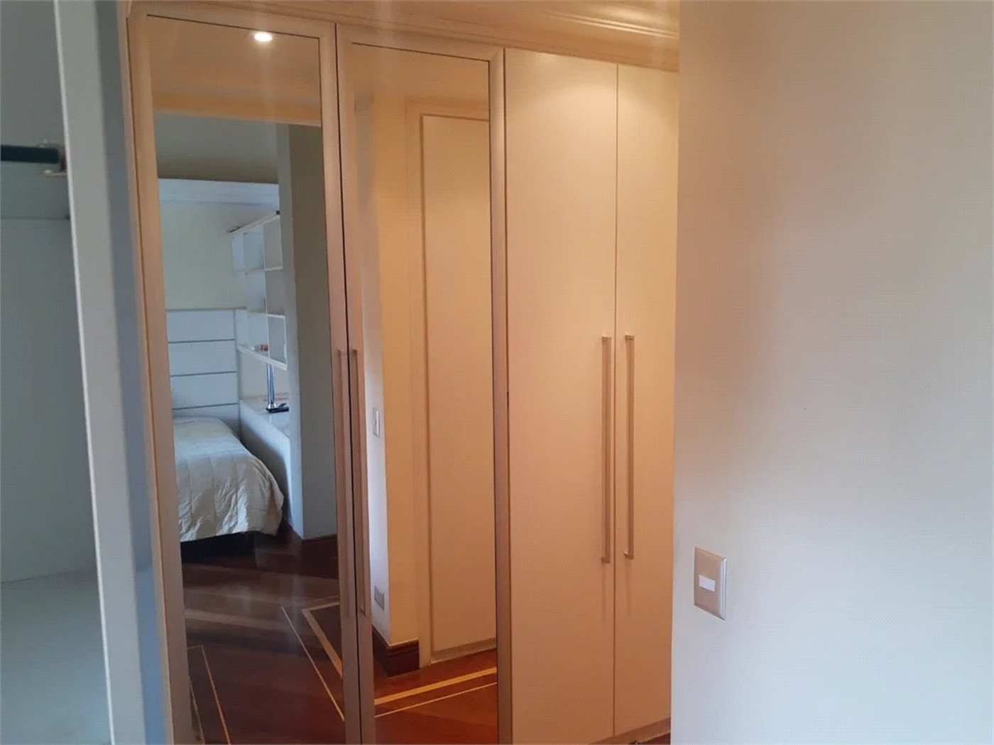 Casa à venda com 5 suítes em Jardim Leonor, São Paulo, SP
