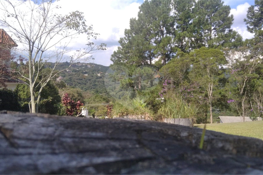 Casa à venda com 5 quartos, sendo 3 suítes, no condomínio Alpes da Cantareira, Mairiporã - SP