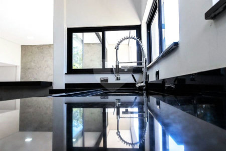 Casa à venda com 3 suítes no condomínio Belvedere I, Votorantim - SP