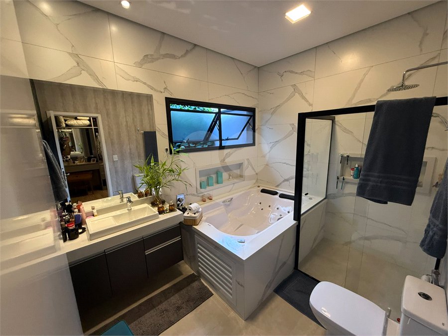 Casa à venda com 3 suítes no condomínio Costa das Areias, Salto - SP
