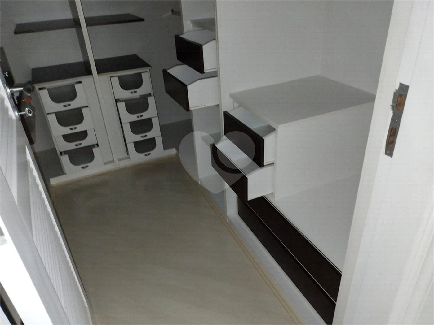 Casa à venda com 4 quartos, sendo 2 suítes,  em Vila Santista, Atibaia, SP