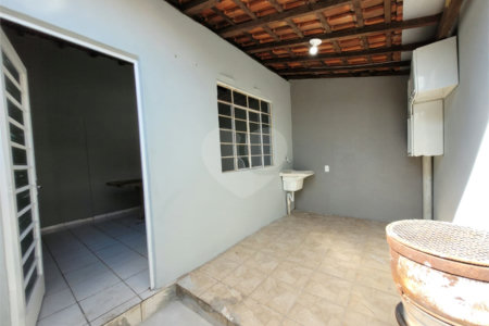 Casa à venda com 2 quartos em Vila Arruda, Itapetininga, SP