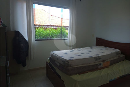 Casa à venda com 4 quartos, sendo 1 suíte,  no condomínio Village da Serra, Araçoiaba da Serra - SP