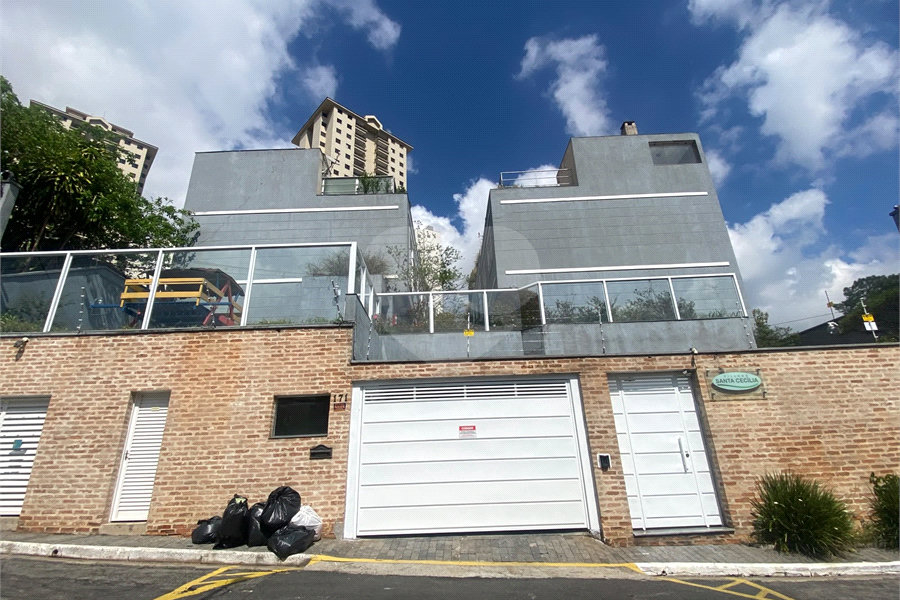 Casa à venda com 3 quartos, sendo 1 suíte, no condomínio Village Santa Cecilia, São Paulo - SP
