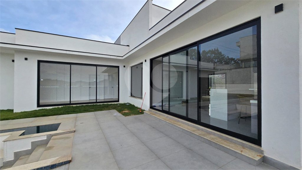 Casa à venda ou para alugar com 5 quartos, sendo 4 suítes,  no condomínio Equilibrium, Atibaia - SP