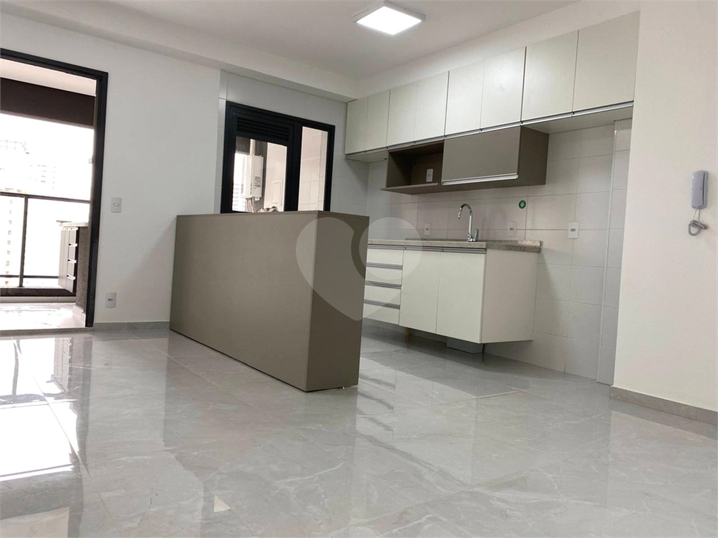 Apartamento à venda com 2 quartos, sendo 1 suíte,  em Jardim das Acácias, São Paulo, SP