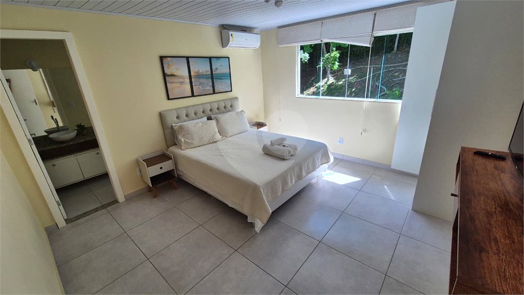 Casa à venda com 6 quartos, sendo 4 suítes, em Ferradura, Armação dos Búzios, RJ