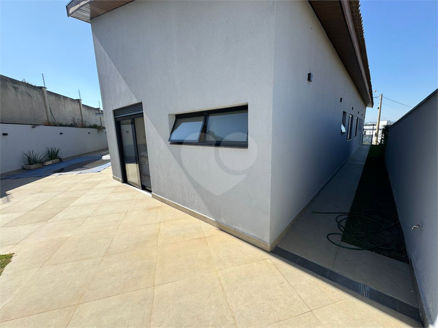 Casa à venda com 3 suítes no condomínio Reserva Central Parque, Salto - SP