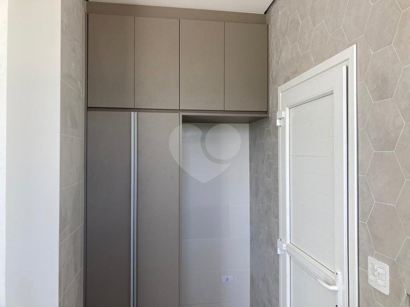 Casa à venda com 3 quartos, sendo 1 suíte,  no condomínio Monterey Ville, Mogi das Cruzes - SP