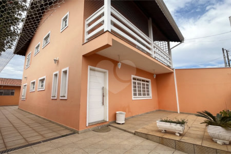 Sobrado à venda ou para alugar com 4 quartos, sendo 2 suítes, em Jardim Terceiro Centenário, Atibaia, SP