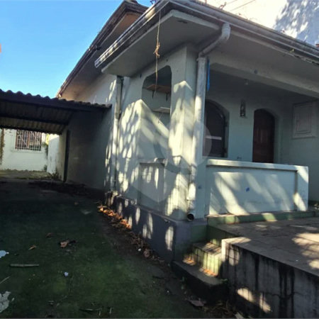 Casa antiga a venda