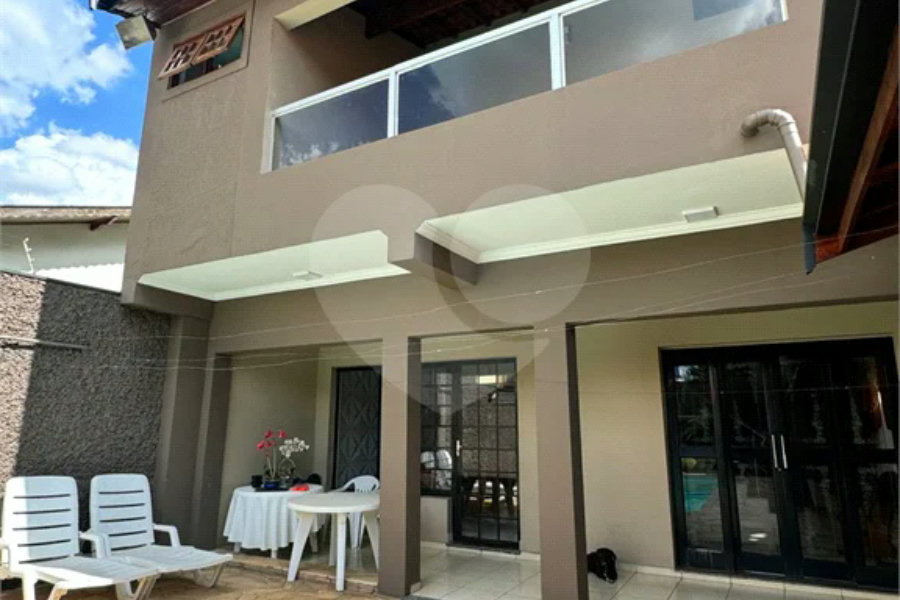 Belíssimo sobrado estilo edícula com 5 dormitórios, à venda na Nova Piracicaba em Piracicaba/ SP.