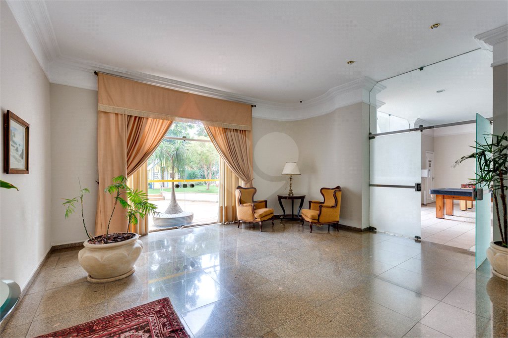 Apartamento à venda com 3 suítes em Real Parque, São Paulo, SP