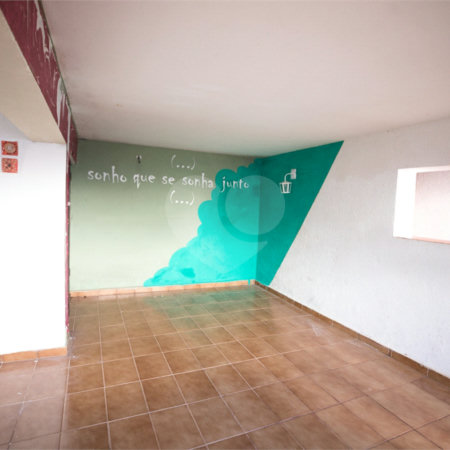 Casa com 4 Dormitórios e área de lazer com piscina