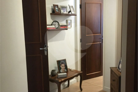Campo Belo: Elegante Apartamento de 113 m² com Suíte e 2 Vagas em Localização Privilegiada