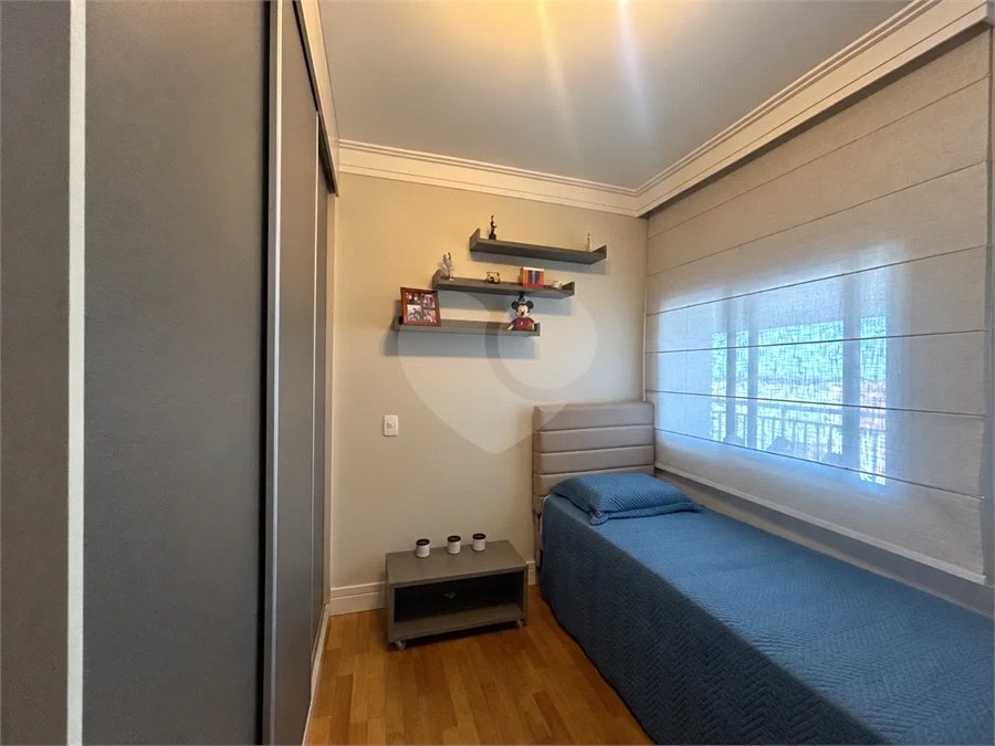 Apartamento de 127 m² em andar alto, com vista livre, 3 suítes planejadas, sacada gourmet envidraçada, 2 vagas e lazer completo, próximo ao Shopping Golden Square e à Avenida Kennedy.