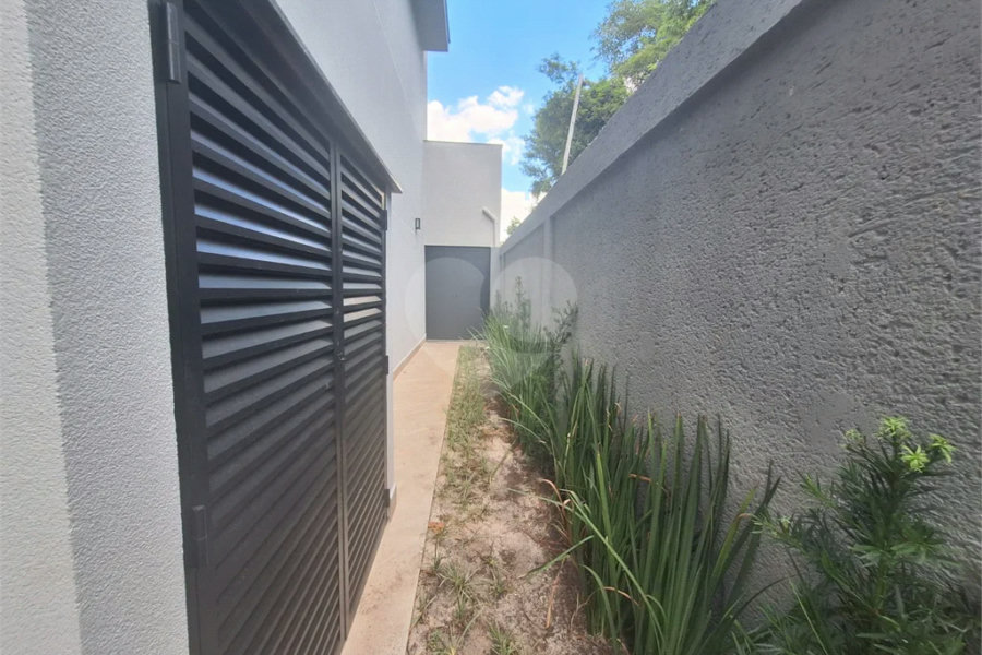 Casa NOVA com 03 suítes , piscina e condomínio com lazer completo!