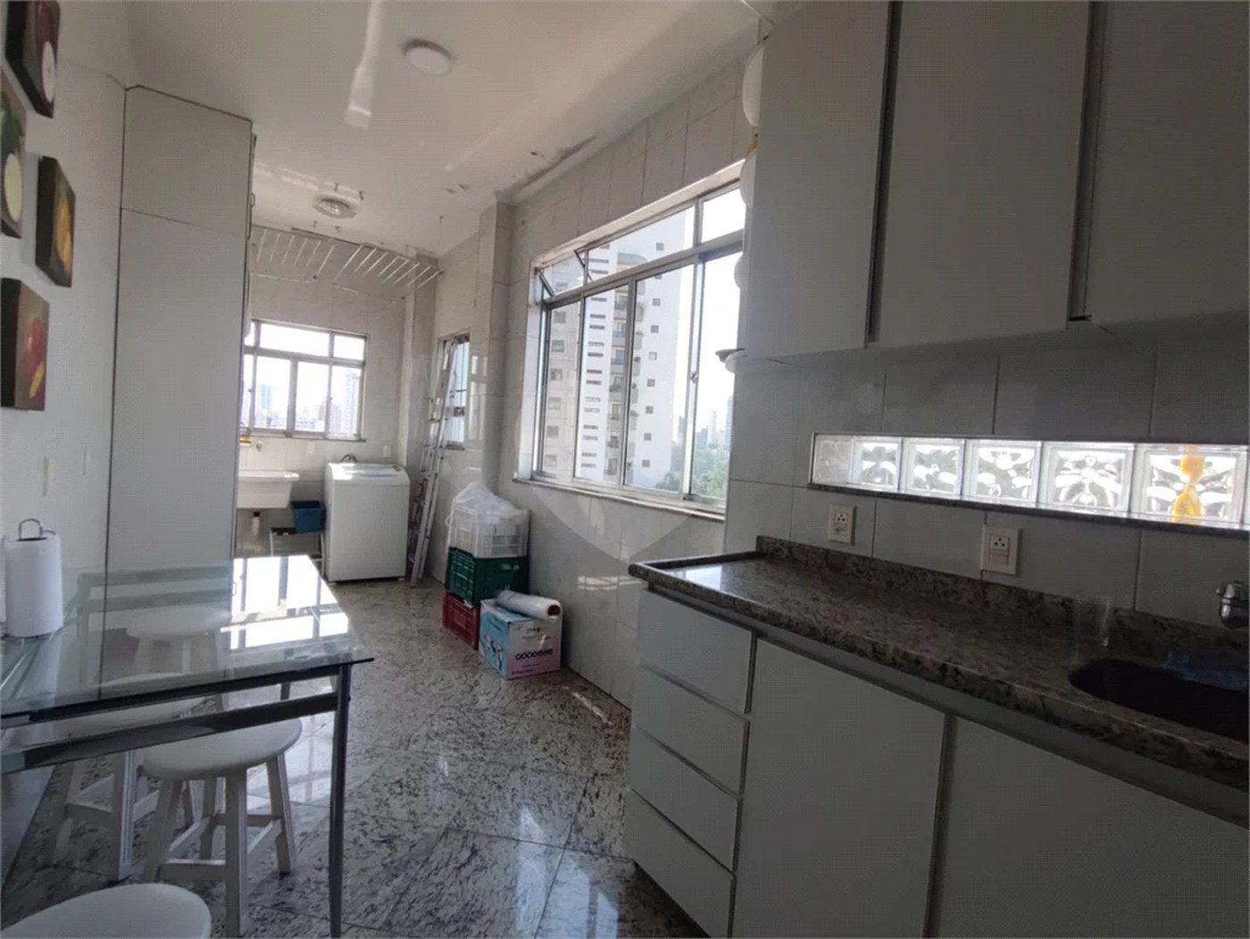 Apartamento para venda e locação na Aclimação de 108m² com 2 dormitórios e 2 banheiros, varanda