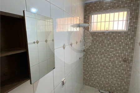 Casa térrea com salão comercial para venda no Santa Felícia.