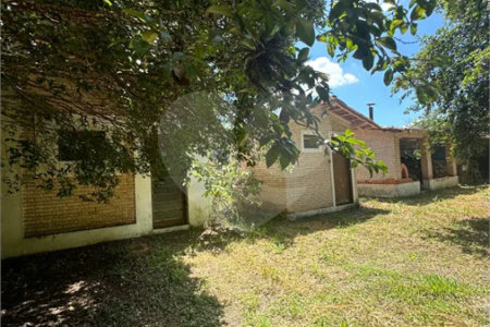 Excelente oportunidade no condomínio Vale das Laranjeiras, em Indaiatuba/SP. - R$ 1.850.000,00 - Terreno de 3.000 m²), com frente de 50 metros, proporcionando diversas possibilidades de projeto. O lote possui ótima localização dentro do condomínio, rodeado de natureza e com fácil acesso