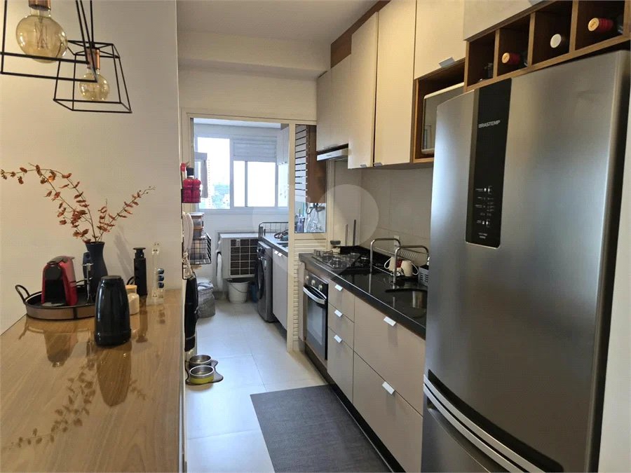 Oportunidade na Vila Leopoldina!! Apartamento com dois dormitórios, sendo uma suíte, dois banheiros, e com duas vagas.