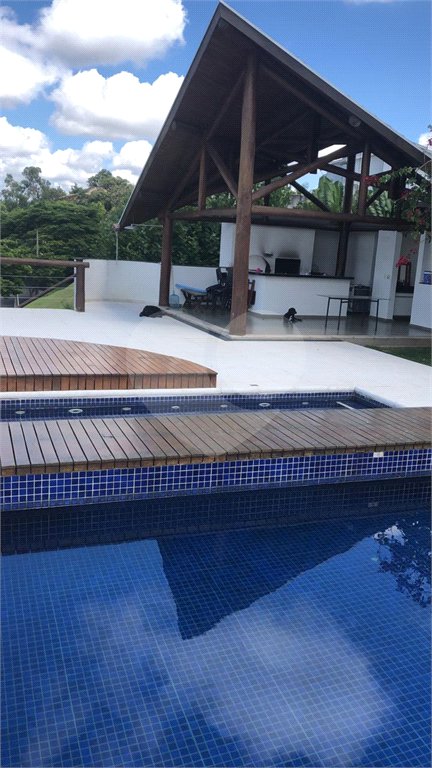 Mansão de Luxo em Louveira: Viva o Sonho no Condomínio Jardim Primavera