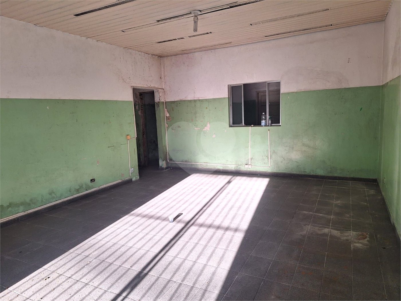 CASA RESIDENCIAL A VENDA E 3 LOJAS COMERCIAIS NO MESMO IMÓVEL