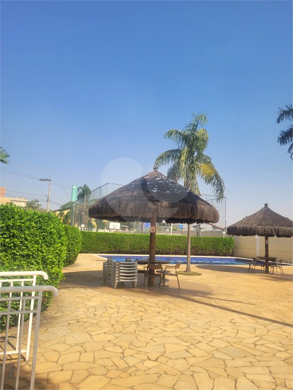 Indaiatuba - Venda - Apartamento no Condomínio Portal das Flores com 64 m², 3 dorms, sendo 2 com armários planejados, , WC social, cozinha planejada e totalmente integrada com a lavanderia, varanda, , 02 vagas de garagem. Excelente localização, a poucos metros do Shopping Polo, mercados, padaria,