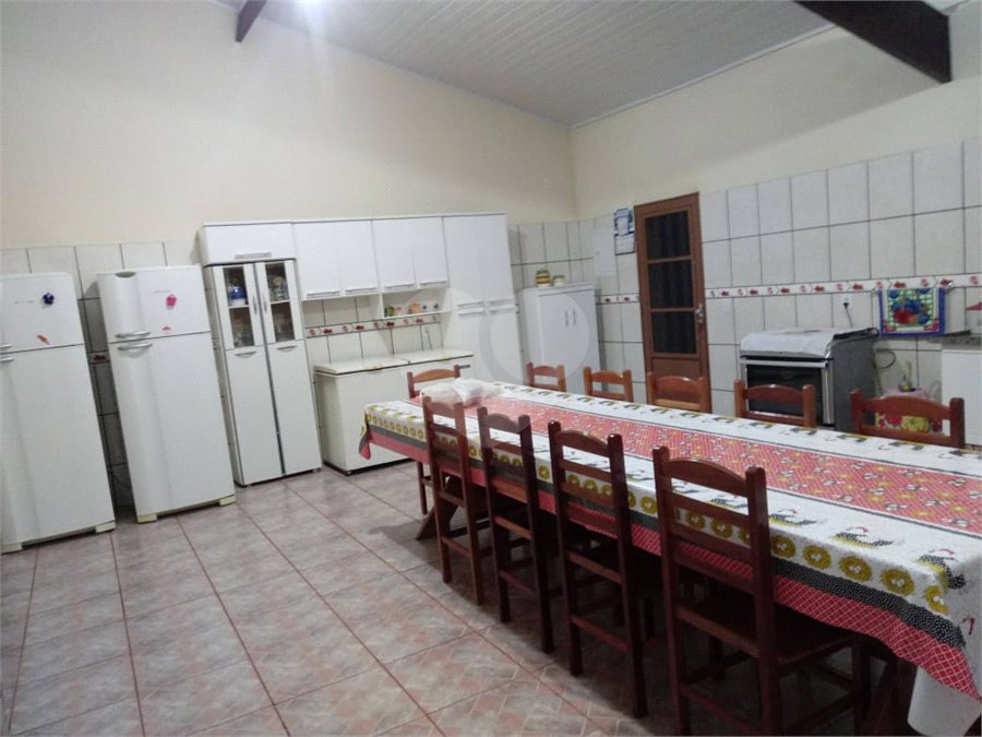 Chácara Balneário do 29 com piscina.