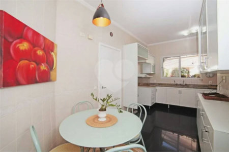 Casa à venda ou para alugar com 5 quartos, sendo 3 suítes, no condomínio Villa Florida, São Paulo - SP