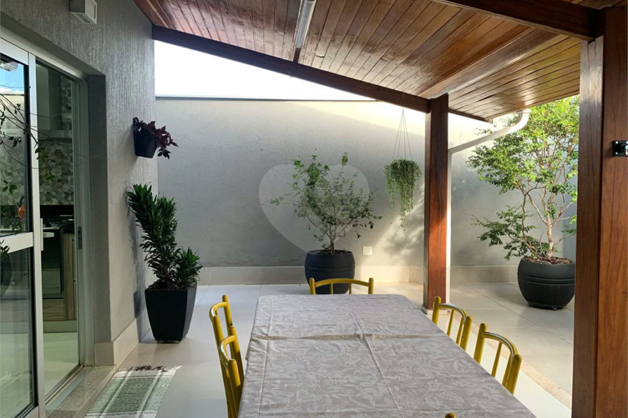 Linda Casa à Venda no Bairro Santa Rosa, na cidade de Piracicaba-SP.