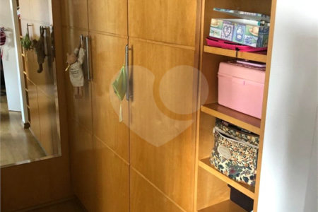 Apartamento à venda no Paraíso de 303m² com 4 suítes e 4 vagas.