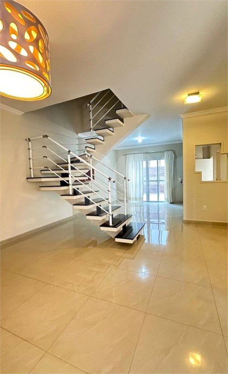 Indaiatuba- Villagio de Itaici- Venda - terreno 150,00 ms - construida 144, 15 ms - 3 dorms, 1 suite, sala, cozinha, wc - R$ 999.900,00 -Área de lazer conta com: Salão de festas - Piscina - Clube - Playground - Academia completamento bancário. Imóvel locado em setembro 2024, venda para investidor,