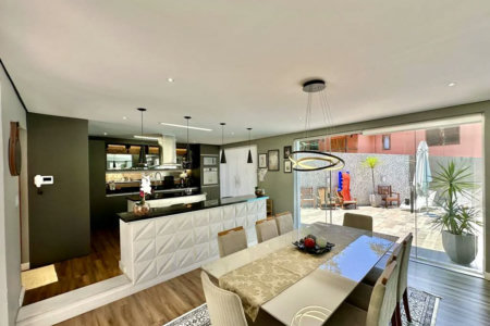 Magnífica Casa Contemporânea na Fazendinha - 4dorms | 3 Suites | Gourmet, piscina, lareira, hóspedes, escritório! Muito Verde e Tranquilidade em um dos melhores condominios da Região .