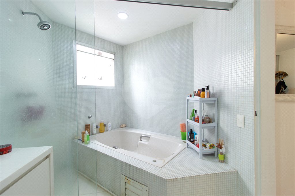 Apartamento a venda no Campo Belo, 192 M², 3 suites, 3 vagas, lazer e próximo ao metrô