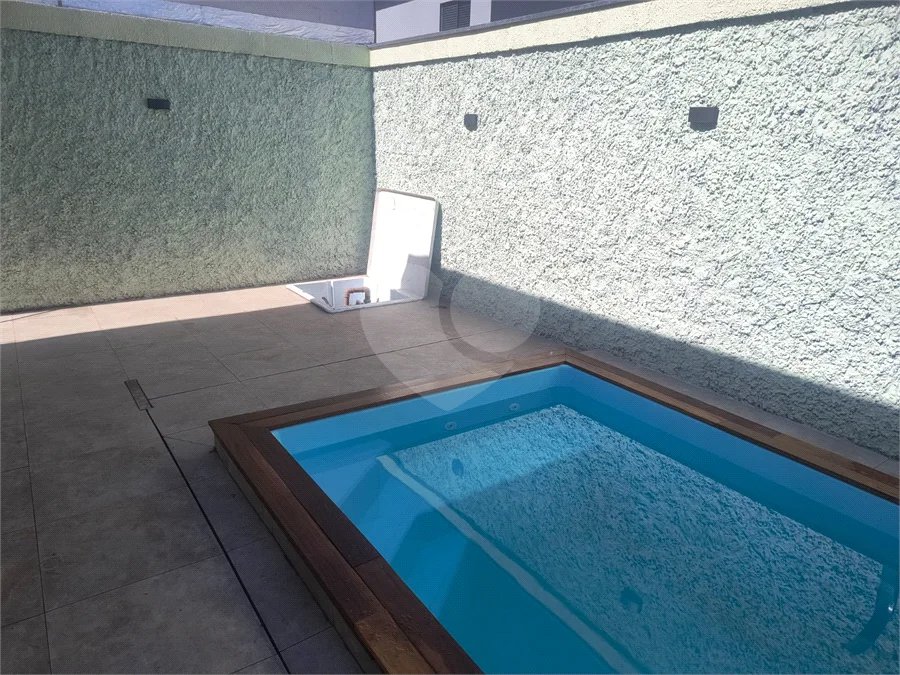 casa térrea, recém construida, 3 dormitórios sendo 1 suíte, 2 vagas de garagem, piscina e espaço gourmet