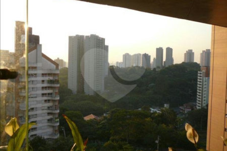 APARTAMENTO UM POR ANDAR!