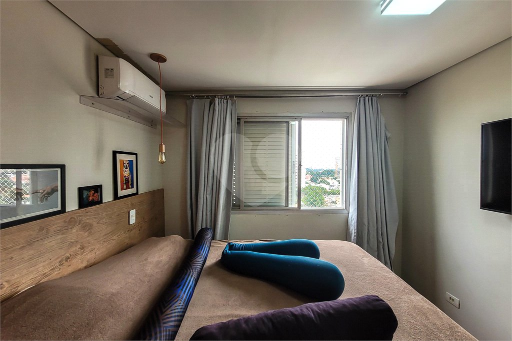 Apartamento de 143m² com 3 dormitórios e 2 vagas de garagem.
