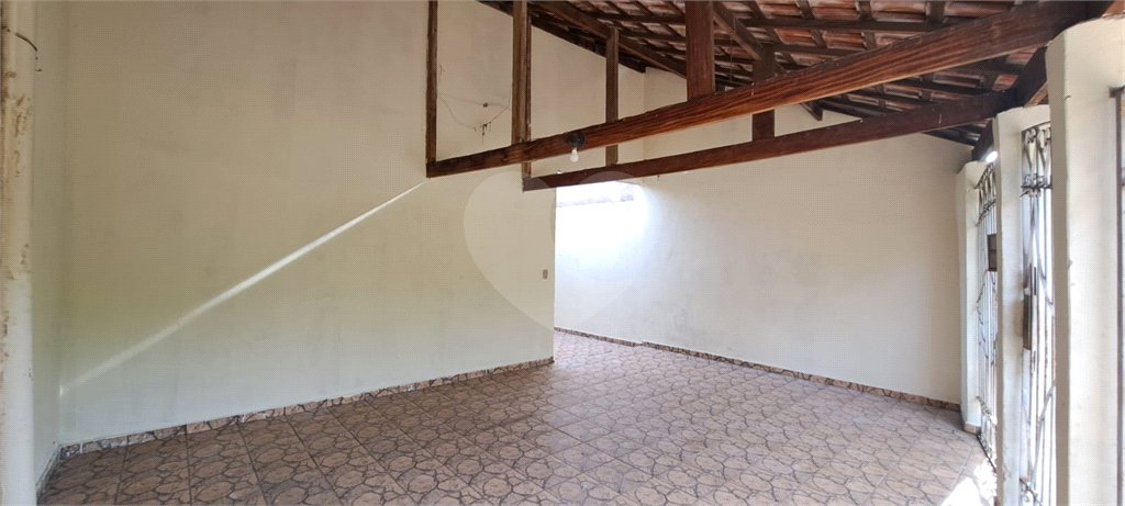 Casa ampla em bairro tranquilo – excelente oportunidade para morar ou investir!